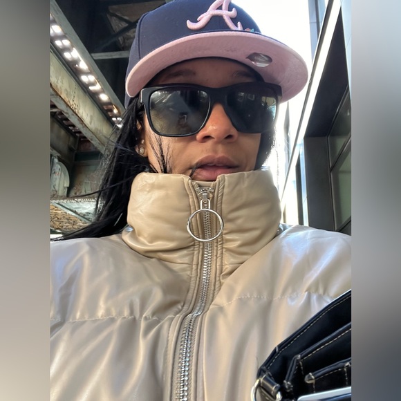 Meet your Posher, Goldie - Picture 2 of 15